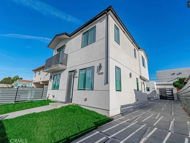 1836 1/2 Clyde Ave — Photo 11