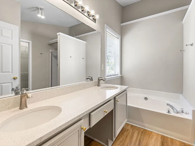 16 Woodward Ln — Photo 13
