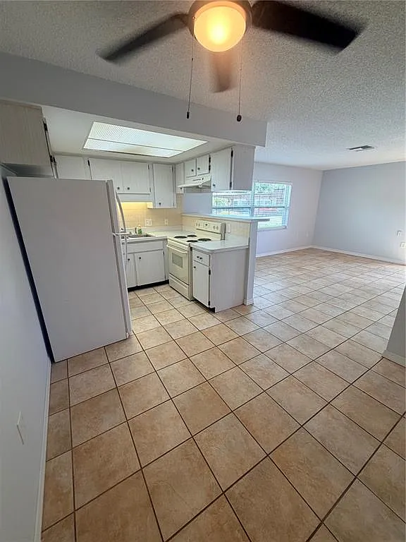 2 bed, 1.5 bath, 825 sqft, $1,199 — Photo 3