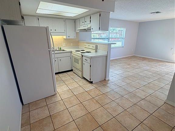 3rd image of 6050 Chesham Dr APT 5