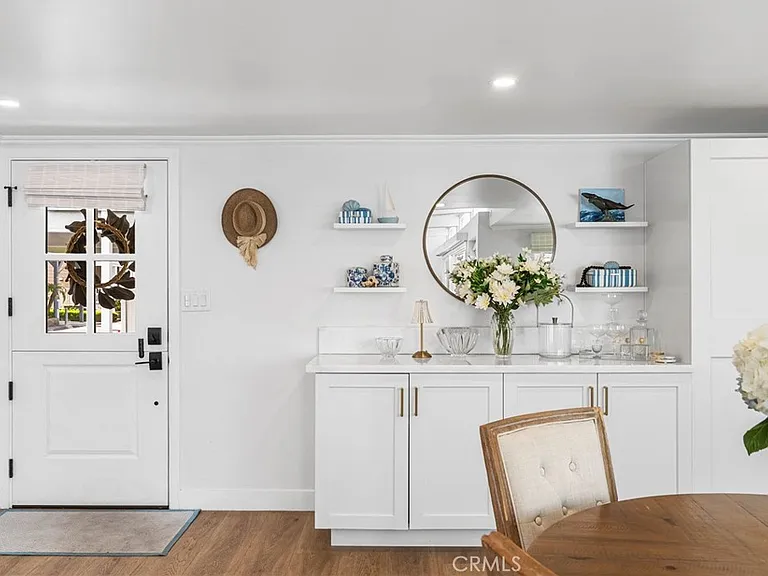8 Saratoga — Photo 21