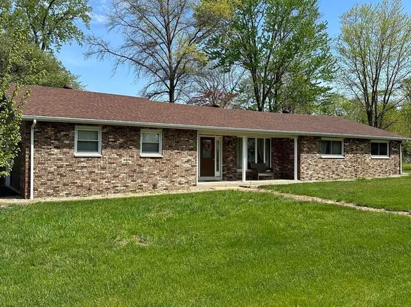 226 Dodge Ln, Du Quoin, IL 62832