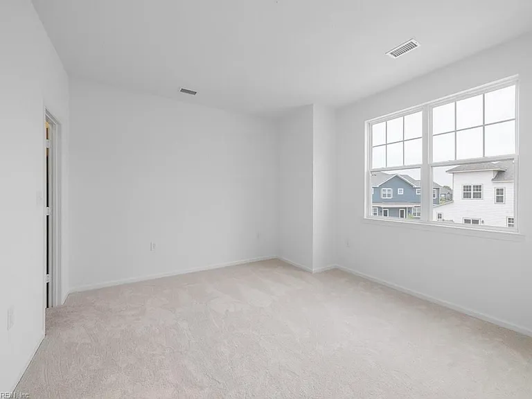 1749 Dresdon Ln — Photo 14