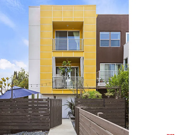 2217 Branden St — Photo 2