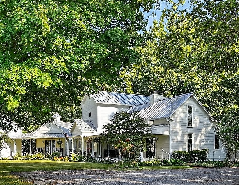 7th image of 6024 Earhart Rd