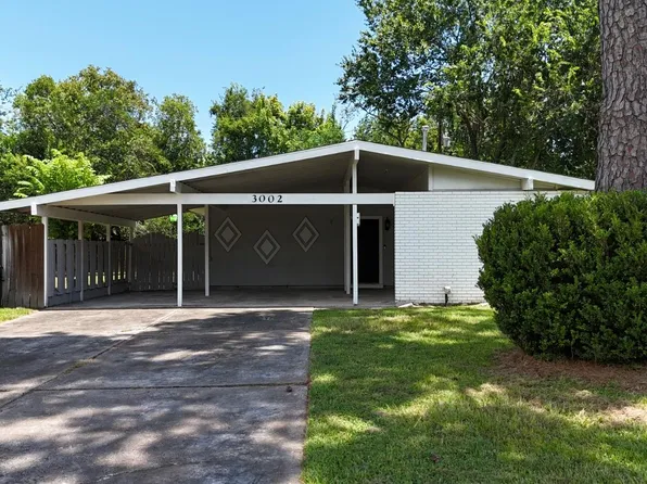 3002 Newcastle Dr, Baytown, TX 77521