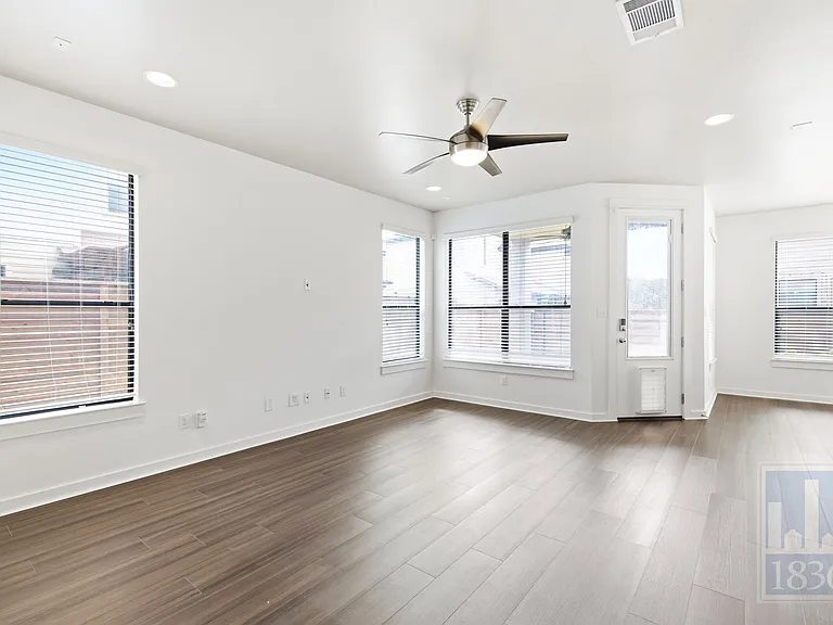 3109 Corbin Ln — Photo 4