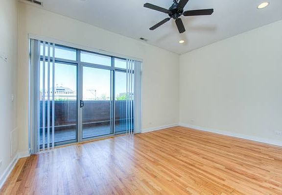 5th image of 2417 W Erie St Unit 403