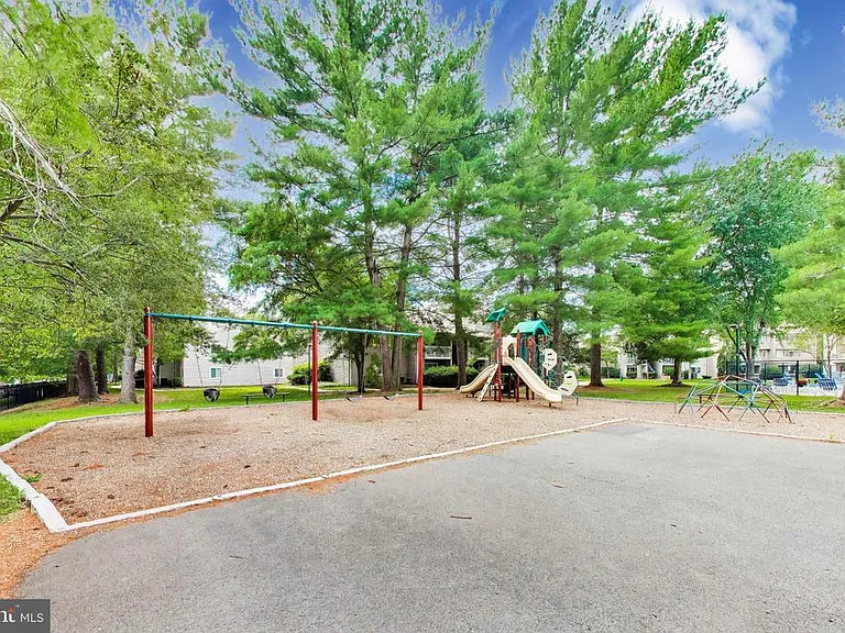 13117 Wonderland Way #4 — Photo 36