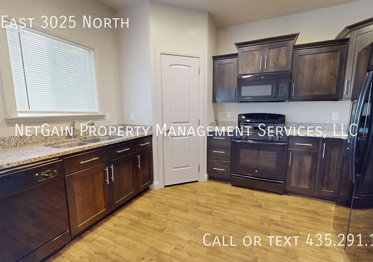 3 Bedroom Cedar Bend Townhome — Photo 3