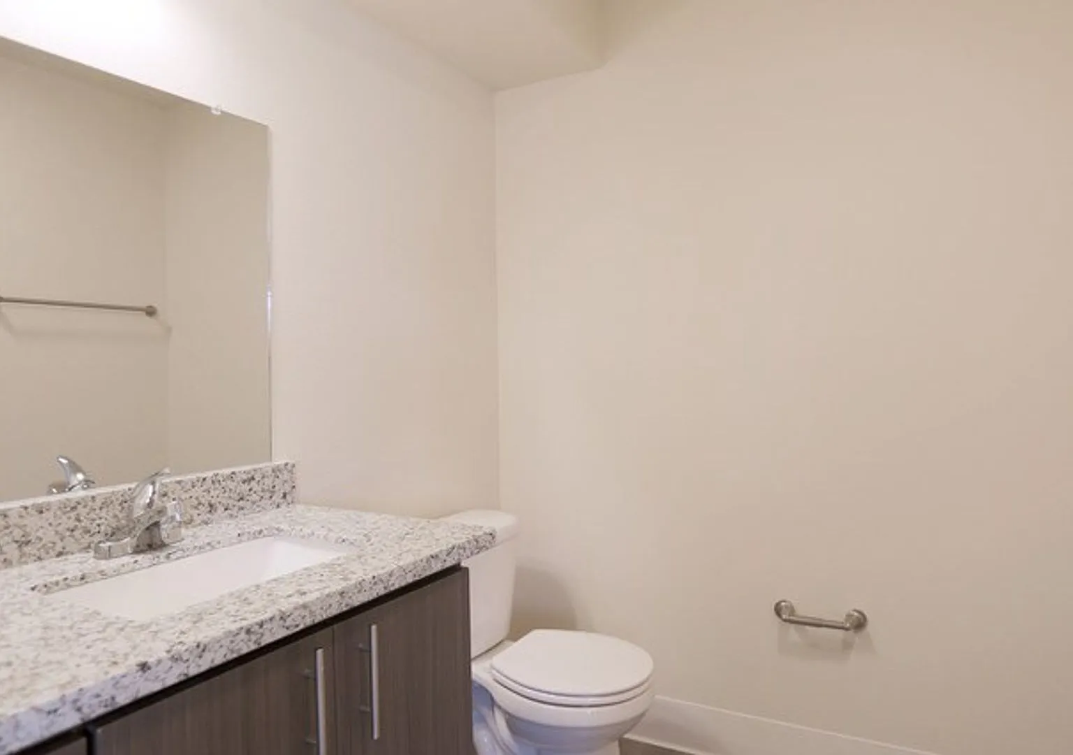 Asher 22 — Photo 3