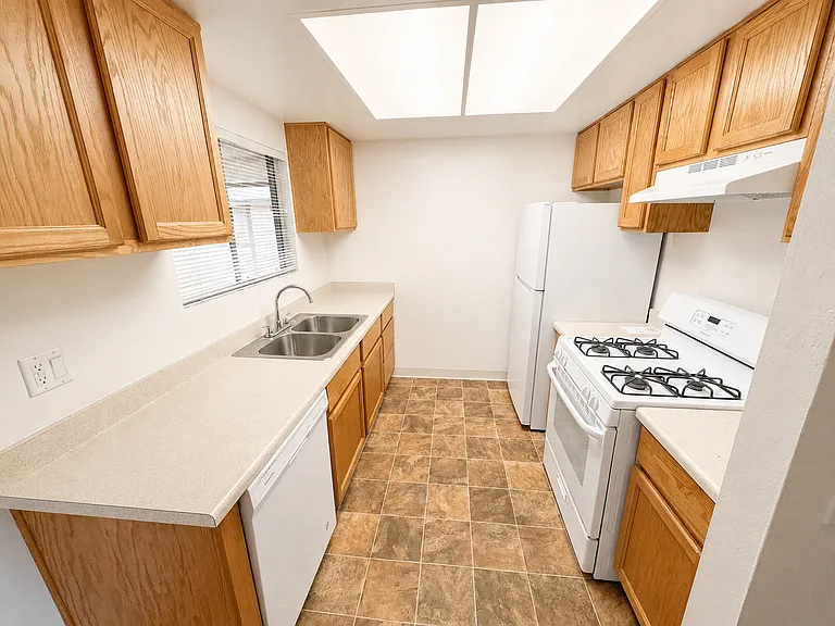 Del Ciervo Apartments — Photo 17