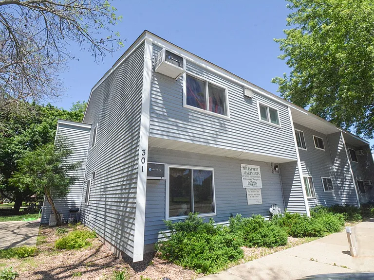 301 N Mill St — Photo 1