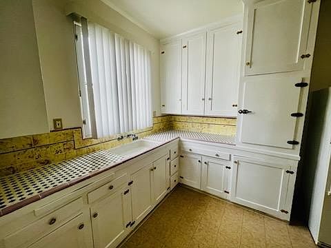 3rd image of 794 Molino Ave #794