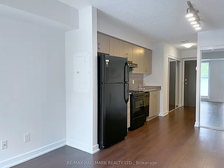 132 Berkeley St #1008 — Photo 7