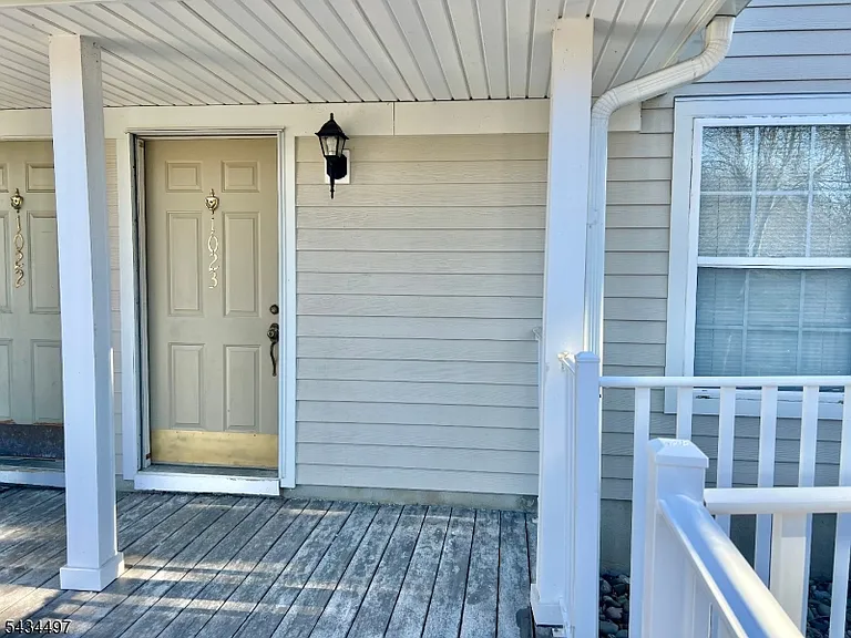 1023 Castle Rd — Photo 6