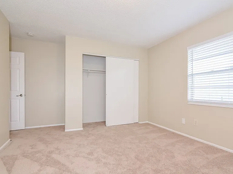 2451 Glenview Dr — Photo 12