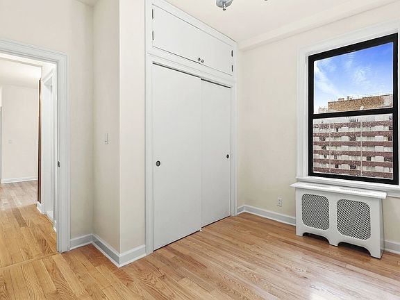 4th image of 245 W 51st St #8II