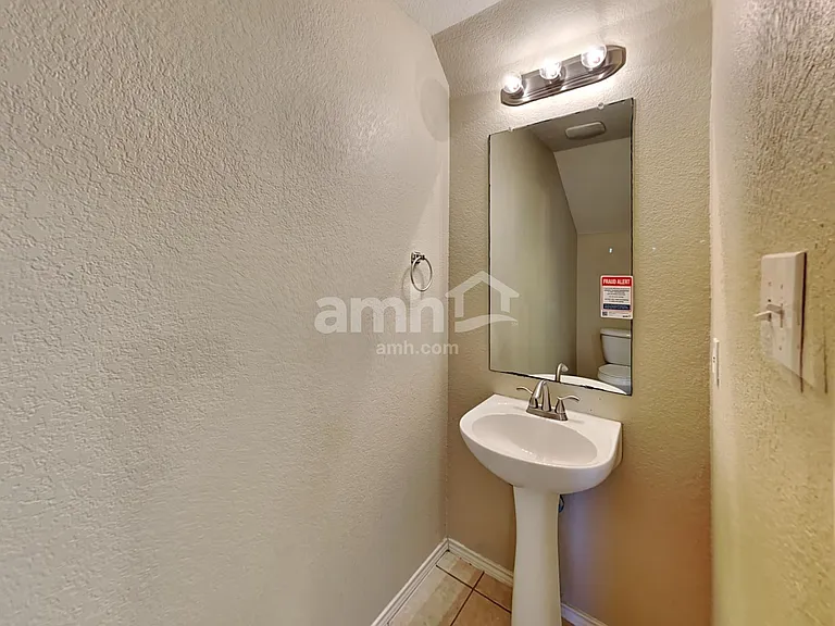 9829 Sparrow Hawk Ln — Photo 7