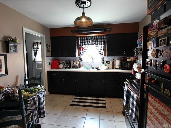 5th image of 533 Thoma Pl