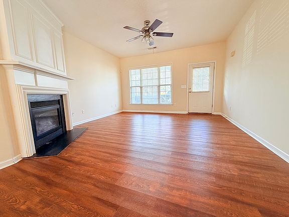3rd image of 2654 Regent Walk Dr