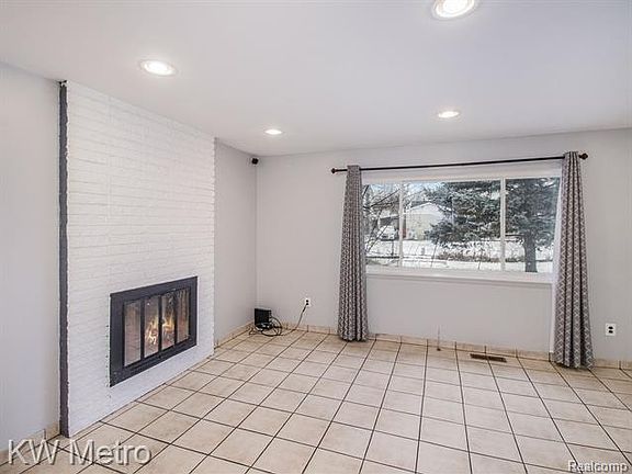 3rd image of 29513 Brentwood St