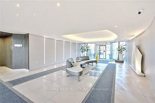 3 bed, $3,950 — Photo 2