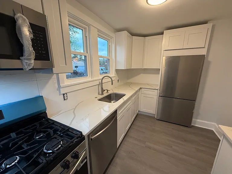 173 Kings Hwy — Photo 5