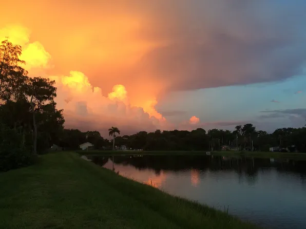 2524 Lee St, Naples, FL 34112