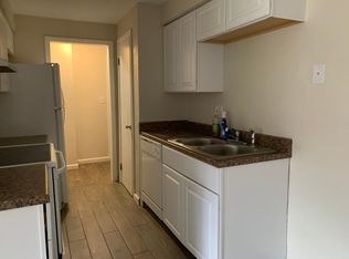 561 Geneva St APT 100, Aurora, CO 80010