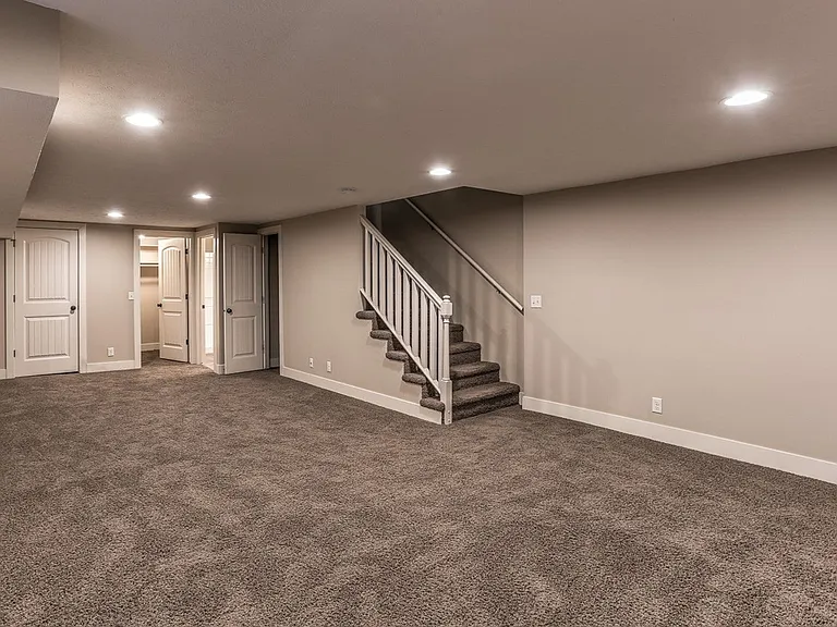 806 Park Ave — Photo 83