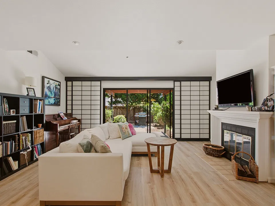 1639 Santiago Ave