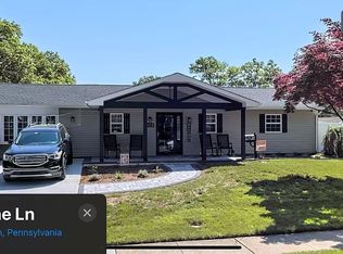 34 Tall Pine Ln, Levittown, PA
