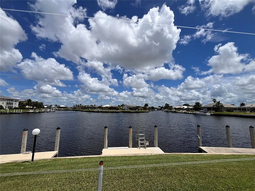 2 bed, 2.0 bath, 1102 sqft, $3,000 — Photo 2