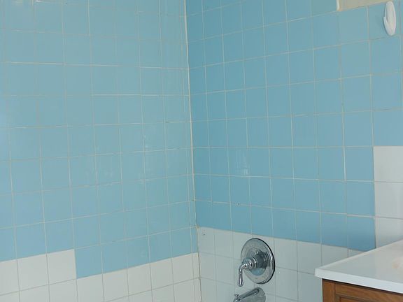 5th image of 242 N Mayfield Ave #1W