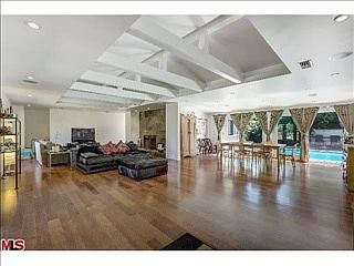 1st image of 2661 Carmar Dr
