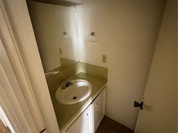 5th image of 3030 Santa Fe St APT 3