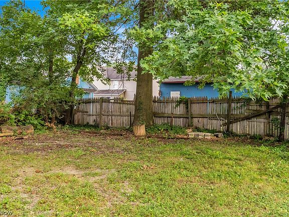 4th image of 298 Sumner Ct