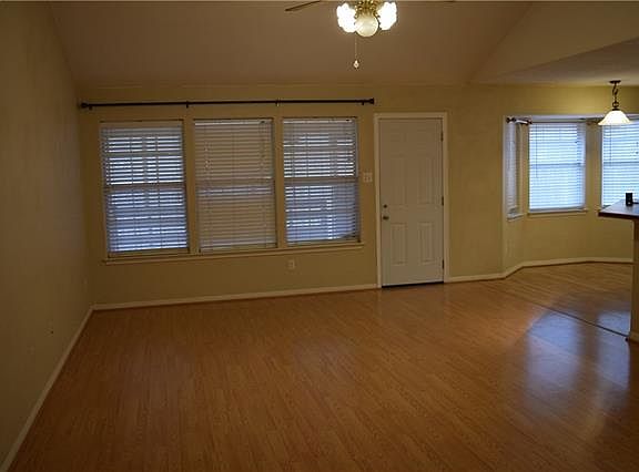 3rd image of 506 Lueders Ln