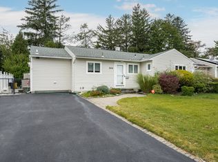 264 Manetto Hill Rd, Plainview, NY 11803