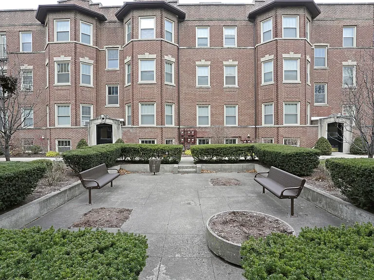 6930-6942 S Crandon Ave #2 — Photo 33