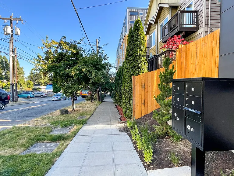 Iris Apartments — Photo 22