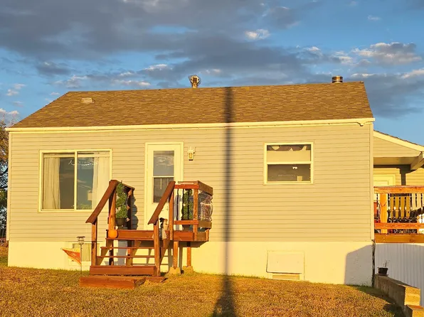 124 4th St SE, Watford City, ND 58854