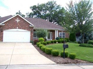 2946 Fox Bluff Dr, Saint Charles, MO 63301