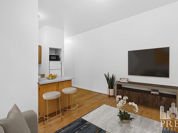 2nd image of 304 E 77th St APT 1