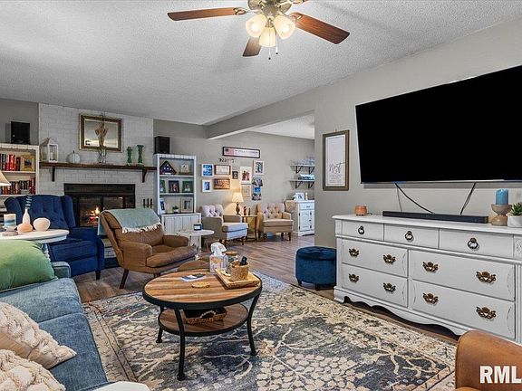 5th image of 17 Hawthorn Ln