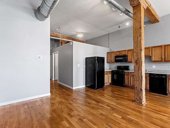 2nd image of 1822 S Bishop St APT 209