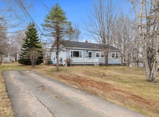 16 Oak Dr, Charlottetown, PE C1A 6T5