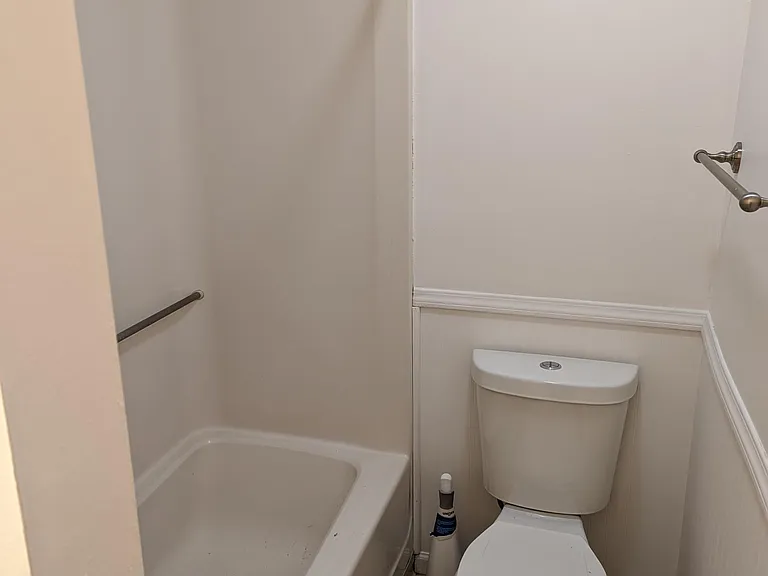240 Harris St #C9 — Photo 11