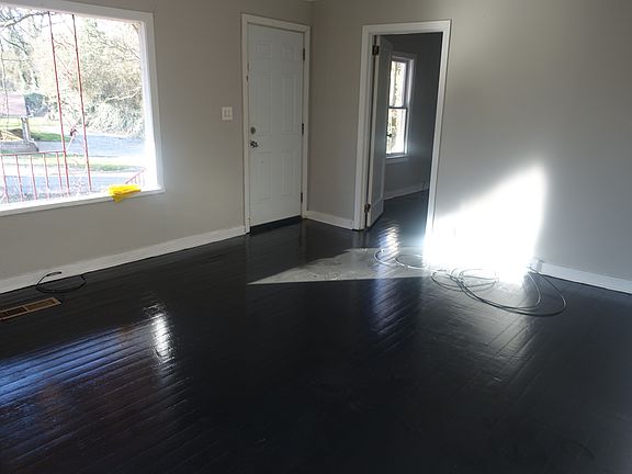 4th image of 716 Robin Rd